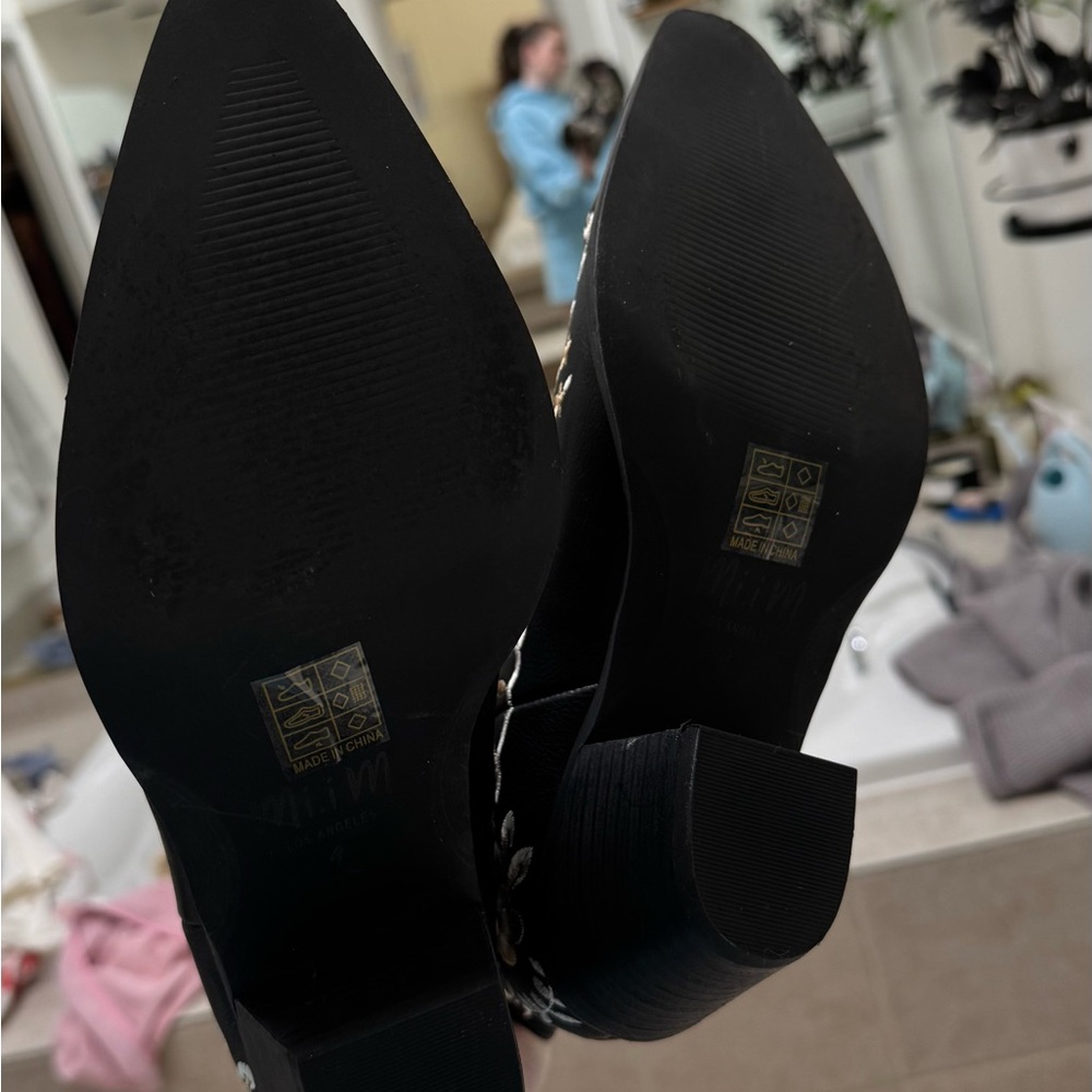 Embroidered Black and Gold Cowboy Boots - Picture 4 of 5